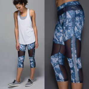 Lululemon Mesh With Me Crop Leggings Blue Printed Size 6 Yoga Running‎ Fitness